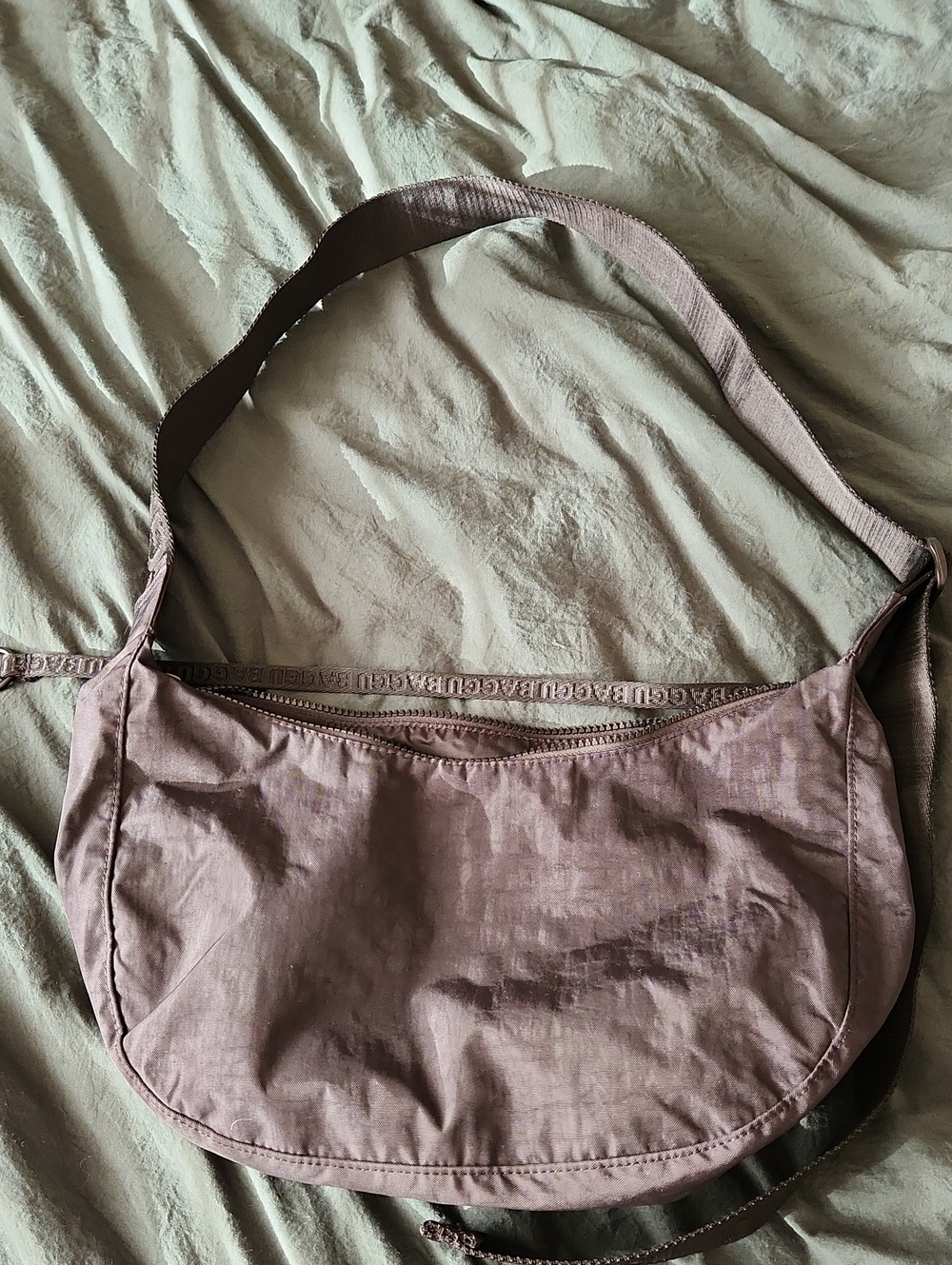 BAGGU Medium Nylon Crescent Bag